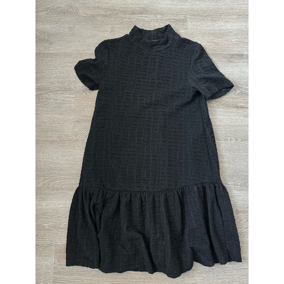 Zara EUC Mock Neck Textured Ruffle Black Short Sleeve Dress Size S Midi - Picture 4 of 7